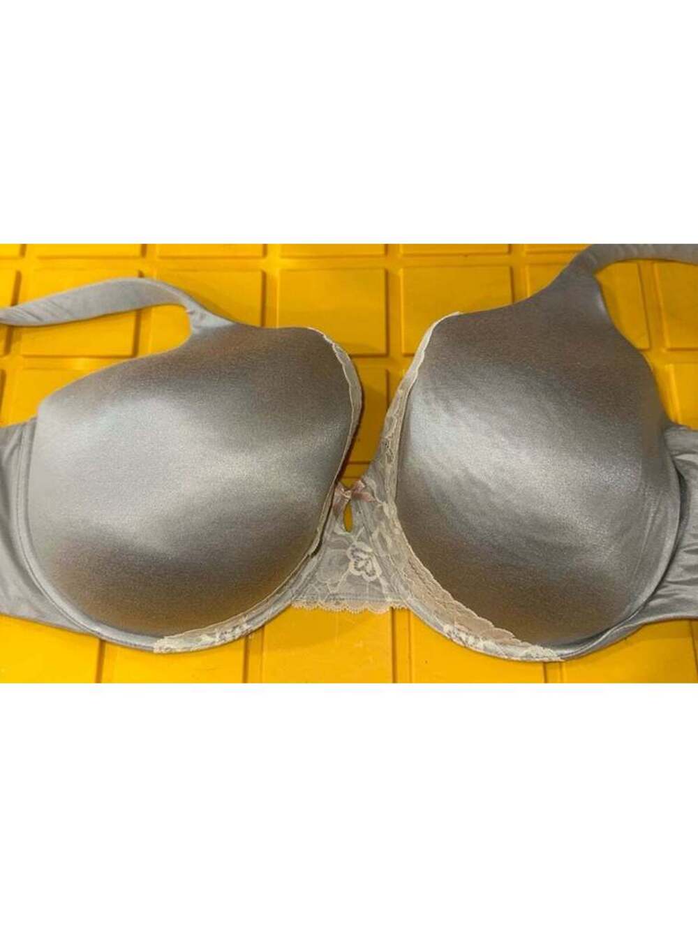 Cacique lightly lined full coverage bra size 42 H